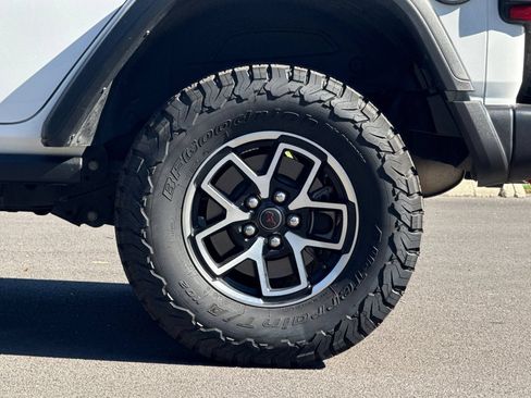 Used 2025 Jeep Wrangler Unlimited Rubicon AWD/4WD image 26