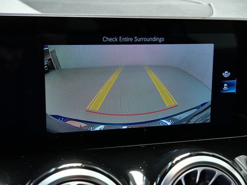 Certified 2021 Mercedes-Benz GLB 250 4MATIC w/ Premium Package image 27