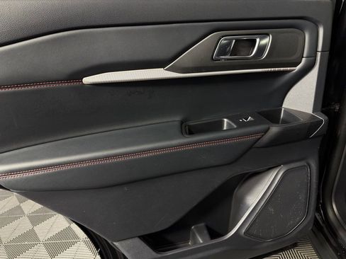 Used 2025 Ford Explorer ST-Line w/ ST-Line Street Pack image 29