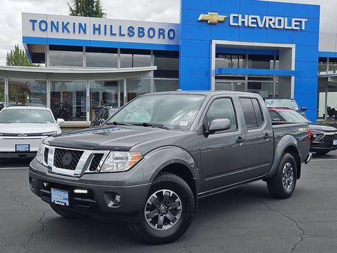 Used 2018 Nissan Frontier PRO-4X AWD/4WD image 2