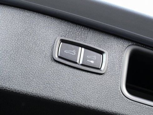 New 2026 Porsche Macan Turbo AWD/4WD image 33