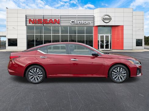 New 2025 Nissan Altima 2.5 SV image 2