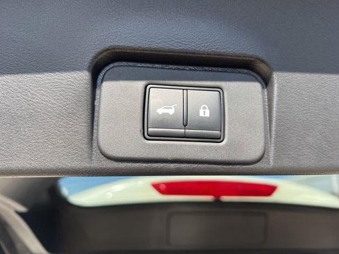 Used 2023 Nissan Rogue SL w/ SL Premium Package image 15