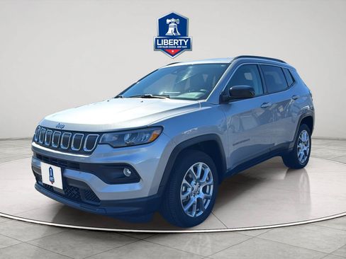 Certified 2022 Jeep Compass Latitude AWD/4WD image 2