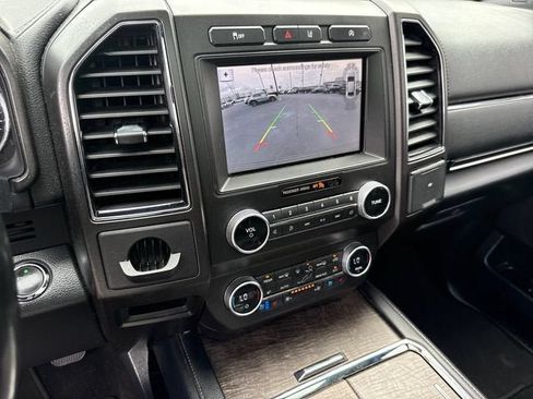 Used 2019 Ford Expedition Limited w/ Equipment Group 301A RWD image 18