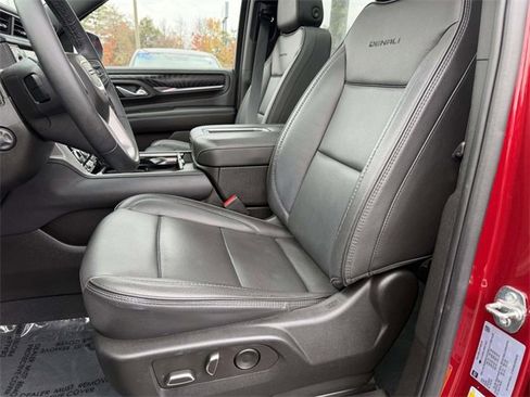 Used 2023 GMC Yukon Denali image 12