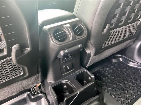 Used 2021 Jeep Wrangler Unlimited Rubicon w/ LED Lighting Group AWD/4WD image 32