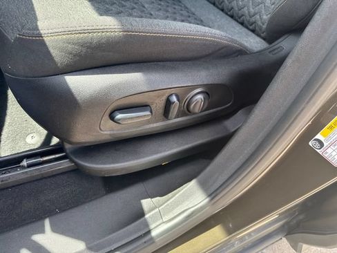 Used 2023 Chevrolet Equinox LT FWD image 19
