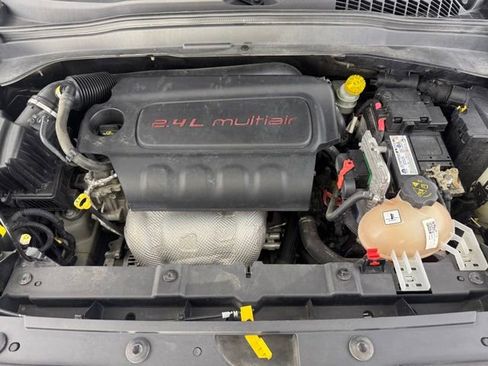 Used 2015 Jeep Renegade Latitude FWD image 26