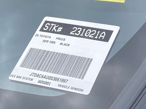 Used 2025 Toyota Prius FWD image 32