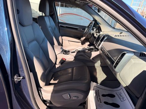 Used 2014 Porsche Cayenne Platinum Edition image 22