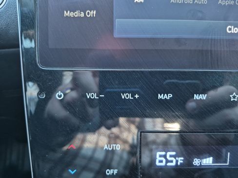 Used 2023 Hyundai Tucson Limited w/ Winter Package image 16