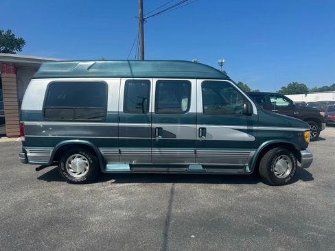 Used 1997 Ford E-150 and Econoline 150 image 2