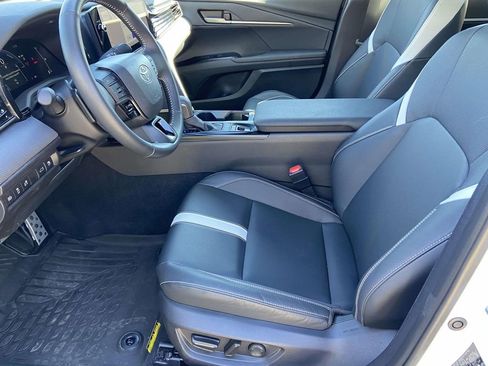 Used 2025 Toyota Camry SE w/ Multimedia Upgrade Package image 16