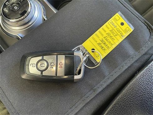Used 2019 Ford Fusion SE image 22