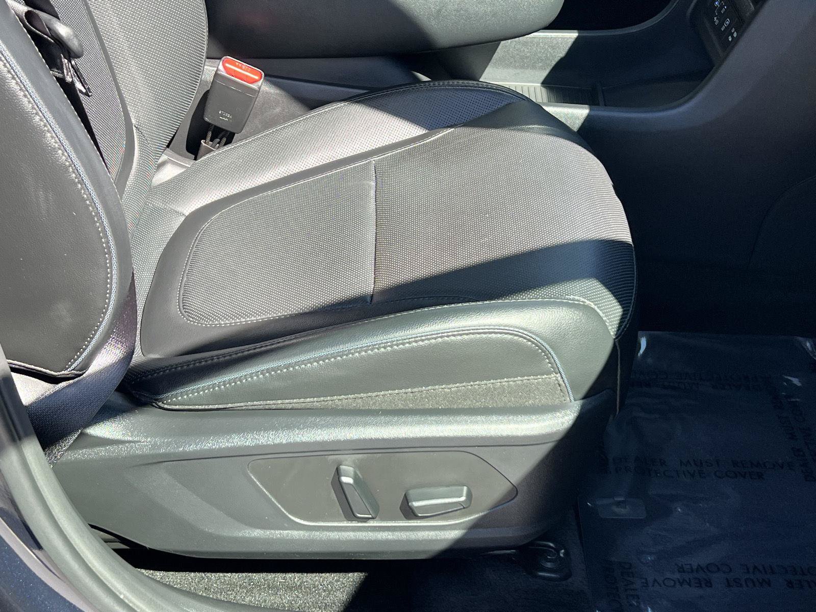 Certified 2025 Hyundai Tucson Limited AWD/4WD image 23