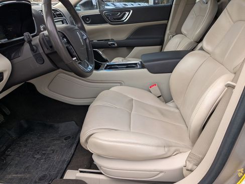 Used 2019 Lincoln Continental Reserve image 9