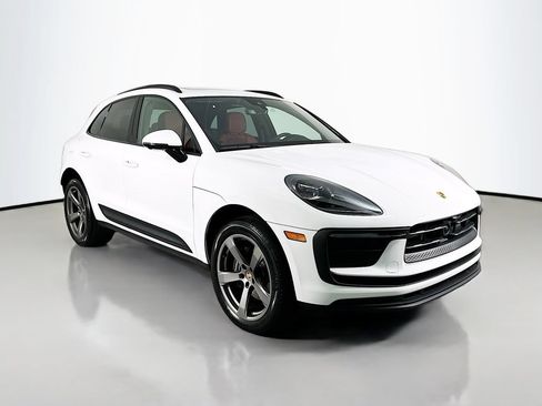 Certified 2025 Porsche Macan AWD/4WD image 7
