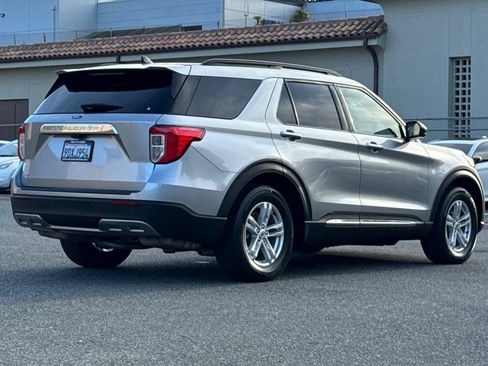 Certified 2022 Ford Explorer XLT w/ Equipment Group 202A image 4