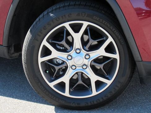 Used 2019 Jeep Grand Cherokee Limited image 7