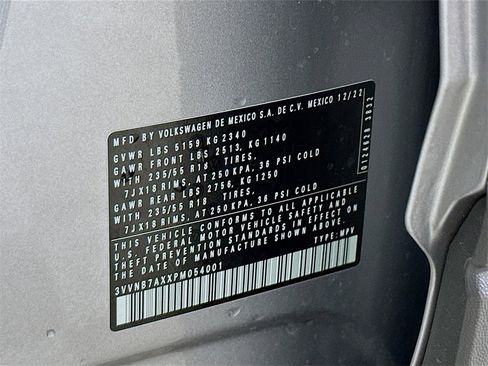 Used 2023 Volkswagen Tiguan SE w/ Panoramic Sunroof Package image 27