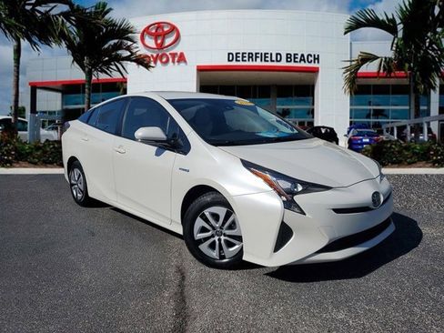 Used 2017 Toyota Prius Four image 1