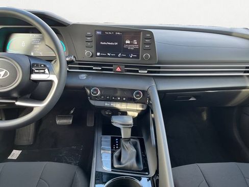 Certified 2026 Hyundai Elantra Hybrid FWD image 13