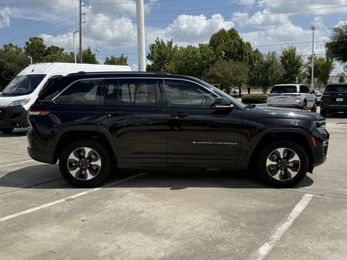 Used 2022 Jeep Grand Cherokee Limited 4xe AWD/4WD image 3