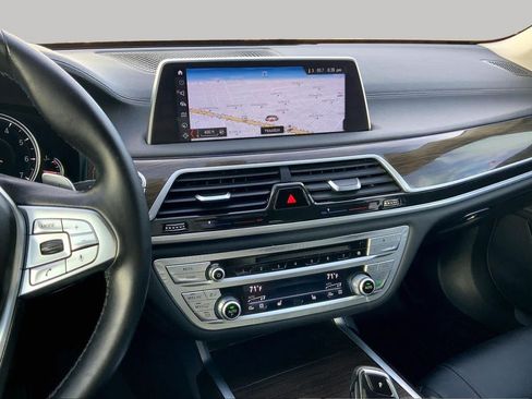 Used 2018 BMW 740i RWD image 7