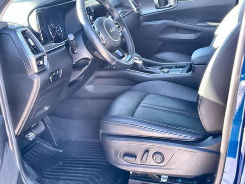 Used 2023 Kia Sorento S image 3