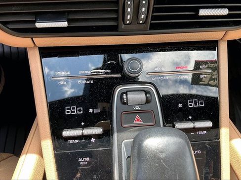 Used 2020 Porsche Cayenne AWD/4WD image 23
