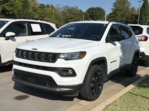 Used 2025 Jeep Compass Latitude w/ Altitude Special Edition AWD/4WD image 3