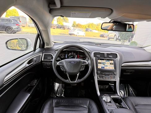 Used 2018 Ford Fusion SE w/ Equipment Group 602A FWD image 26