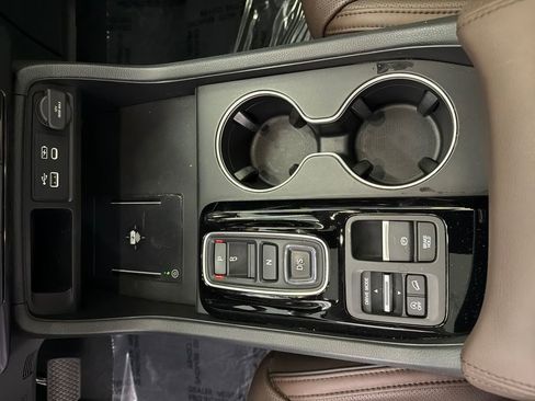 Used 2025 Honda Pilot Elite image 34
