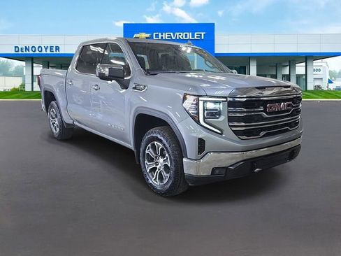 Used 2024 GMC Sierra 1500 SLT AWD/4WD image 3