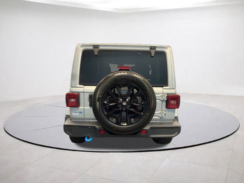 Used 2024 Jeep Wrangler Sahara image 5