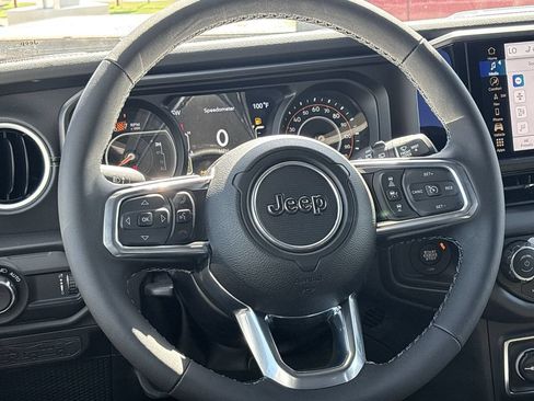 New 2025 Jeep Wrangler Unlimited Sahara AWD/4WD image 18