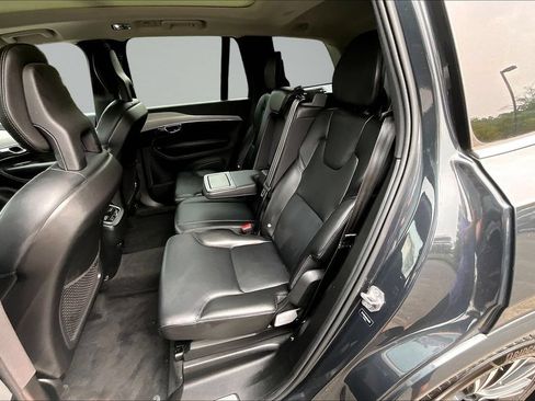 Used 2022 Volvo XC90 T5 Momentum w/ Climate Package AWD/4WD image 17