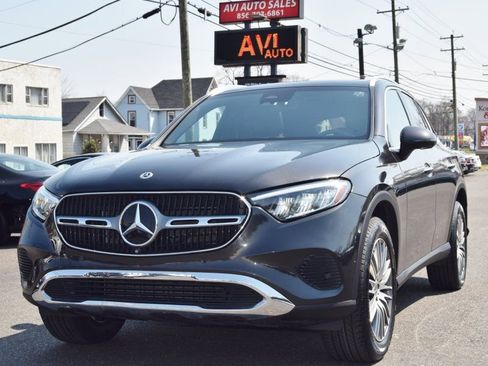 Used 2024 Mercedes-Benz GLC 300 4MATIC image 3