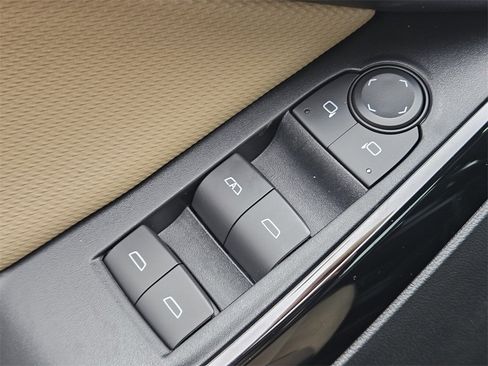 New 2026 Chevrolet Equinox ACTIV w/ Convenience Package III image 17