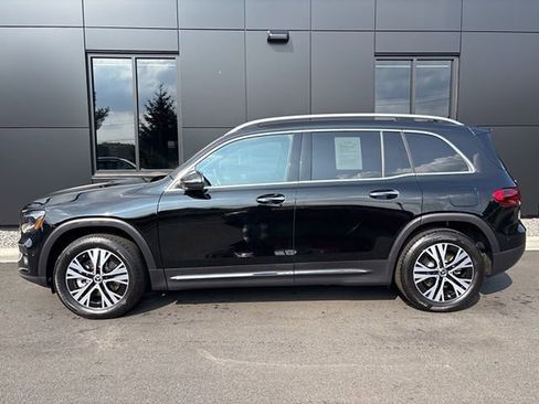 Used 2025 Mercedes-Benz GLB 250 4MATIC image 2