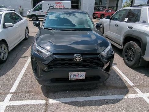 Used 2023 Toyota RAV4 LE AWD/4WD image 4