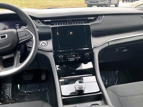 Used 2024 Jeep Grand Cherokee Laredo w/ Trailer Tow Package image 6