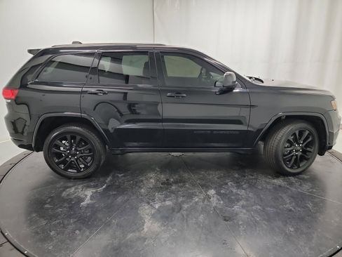 Used 2020 Jeep Grand Cherokee Altitude image 11