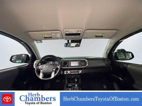 Used 2019 Toyota Tacoma SR5 AWD/4WD image 5