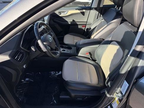 Used 2022 Ford Escape Titanium w/ Titanium Elite Package image 15