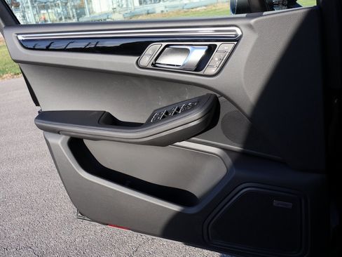 New 2026 Porsche Macan image 34