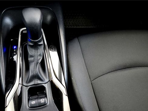 Certified 2022 Toyota Corolla LE image 28