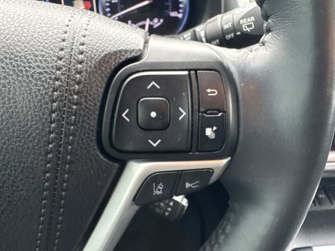 Used 2019 Toyota Highlander XLE image 28