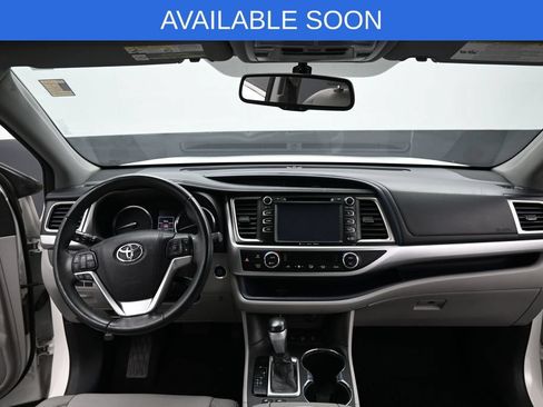 Used 2016 Toyota Highlander XLE AWD/4WD image 28